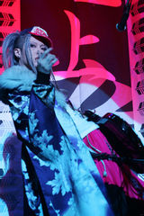 组图：雅Miyavi写真集锦 视觉系装扮华丽唯美