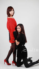 高清组图：韩国车模李美贤和搭档拍写真 美丽PK