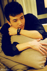 组图：许诺拍摄家居温情时尚大片