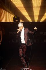 高清组图：2PM祐荣个人专辑发布会大秀腹肌