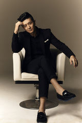 组图：阿楠商务系写真 眼神不羁释放型男魅力