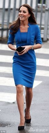 组图：凯特王妃明艳蓝裙出街 身形变消瘦