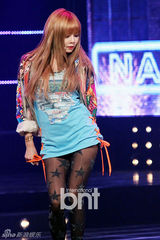 组图：泫雅回归4minute新曲两连冠秀热辣舞姿