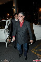 组图：霍震霆见长孙心情大好 劝儿媳晶晶多休息