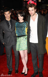 高清组图：《新月》英国粉丝见面会 斯图尔特雷人装