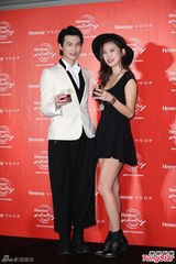 组图：严爵将与NS允智同台飙歌 相约私下拼酒