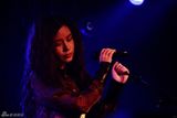 组图：朱婧摇滚范儿开唱 献唱新专辑歌曲