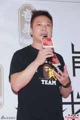 组图：曾志伟钱嘉乐拒谈翁静晶追邵氏分红