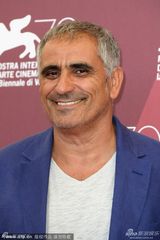 组图：威尼斯地平线单元评委团室外亮相