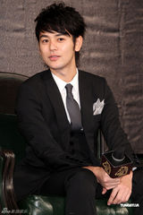 组图：妻夫木聪金马影展会影迷 现场大秀中文