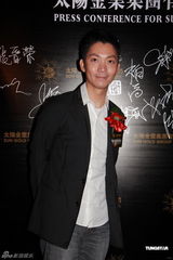 组图：苗侨伟欲学习黄金投资 方力申称微博言论无误