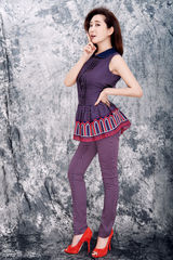 组图：杜若溪写真秀曼妙身姿 轻熟女气质柔美