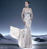 组图：陈思思台历写真 四季主题展多样风情