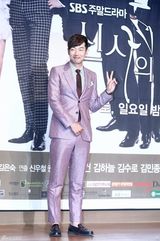 高清组图：张东健金荷娜亮相《绅士的品格》发布会