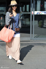 组图：张歆艺潮流街拍写真 引领白领穿衣之道