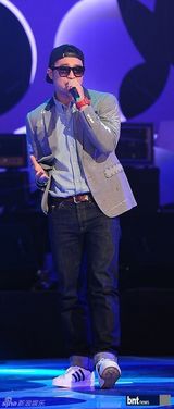 组图：神话Dynamic Duo出演音乐节目《You and I》