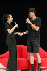 组图：卓韵芝栋笃笑群星捧场 邀郑伊健黄浩然站台