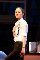 组图：《领带与高跟鞋》热演 许还幻诠释女强人辛酸