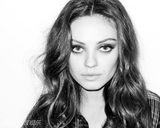 组图：“黑天鹅”米拉-库尼斯最新写真秀青春风