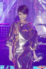 组图：杨丞琳自称集邮女星 与蔡健雅亲吻掀高潮