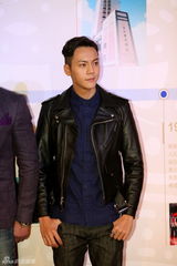 组图：英皇新年大计 谢霆锋拍戏做菜两不误