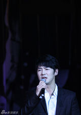 组图：神话JunJin深圳歌迷会三度返场 洒泪谢歌迷
