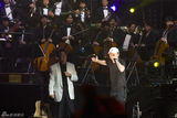 组图：崔健摇滚交响音乐会上演 经典老歌引爆全场