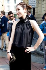 组图：秦海璐亮相时装周 高贵典雅大气简约