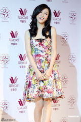 组图：张静初代言内衣性感亮相 笑称拍戏从没尺度