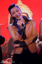 幻灯图：《财神到》发预告片 温拿五虎成员再相聚