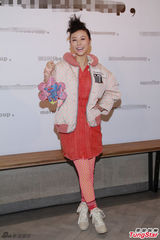 组图：刘心悠亮相时装发布会娇俏可爱