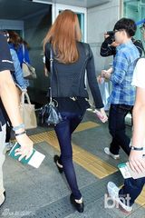 组图：少女时代飞新加坡开个唱 秋装时尚随性