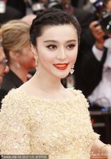 组图：范冰冰助阵红毯蕾丝纱裙雍容繁复