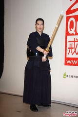 组图：虫虫恐吓案有进展 老萧展现剑击技术