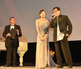 组图：章子怡再次代言中国电影 携手成龙