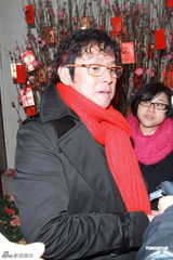 组图：关菊英徐子珊任赛马嘉宾 谭咏麟和好友相聚