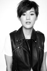 幻灯图：陈瑞全新写真曝光 短发造型尽显帅气