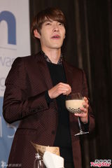 组图：金宇彬访台送巧克力 自嘲长相奇特似恐龙