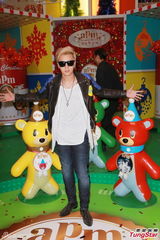 组图：罗志祥办签售 女粉丝大哭称被非礼