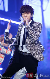 组图：Davichi打榜夺冠 SHINeeInfinite拼人气