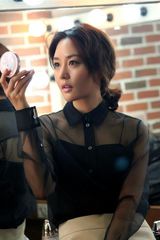 组图：韩星成宥利拍摄时尚大片 幕后花絮照曝光