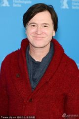 组图：《金子》记者会乌维-波姆红衣惹眼