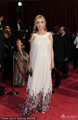 组图：86届奥斯卡红毯星光闪耀 高贵与奇葩并存