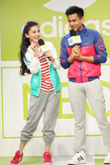 组图：Angelababy与彭于晏运动装活力十足