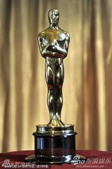 组图：奥斯卡小金人亮相 女星乌比-戈德堡剪彩