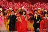 组图：董卿阿Sa(蔡卓妍)冯绍峰等表演开场曲