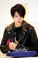 组图：韩团f(x)出席粉丝签名会 宋茜拍戏缺席