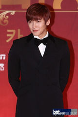 组图：《2012SBS演技大赏》孙贤株夺魁