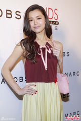 组图：杨采妮加勒比海度蜜月 长辈已想抱孙