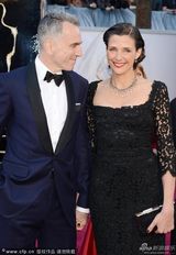 组图：《林肯》丹尼尔-戴-路易斯携妻亮相红毯